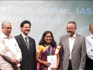 Rajlakshmi receiving an award for best performance